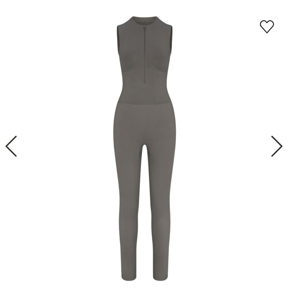 SKIMS SMALL / MEDIUM ZIP FRONT CATSUIT IN GUNMETAL LIKE NEW CONDITION - Picture 2 of 11